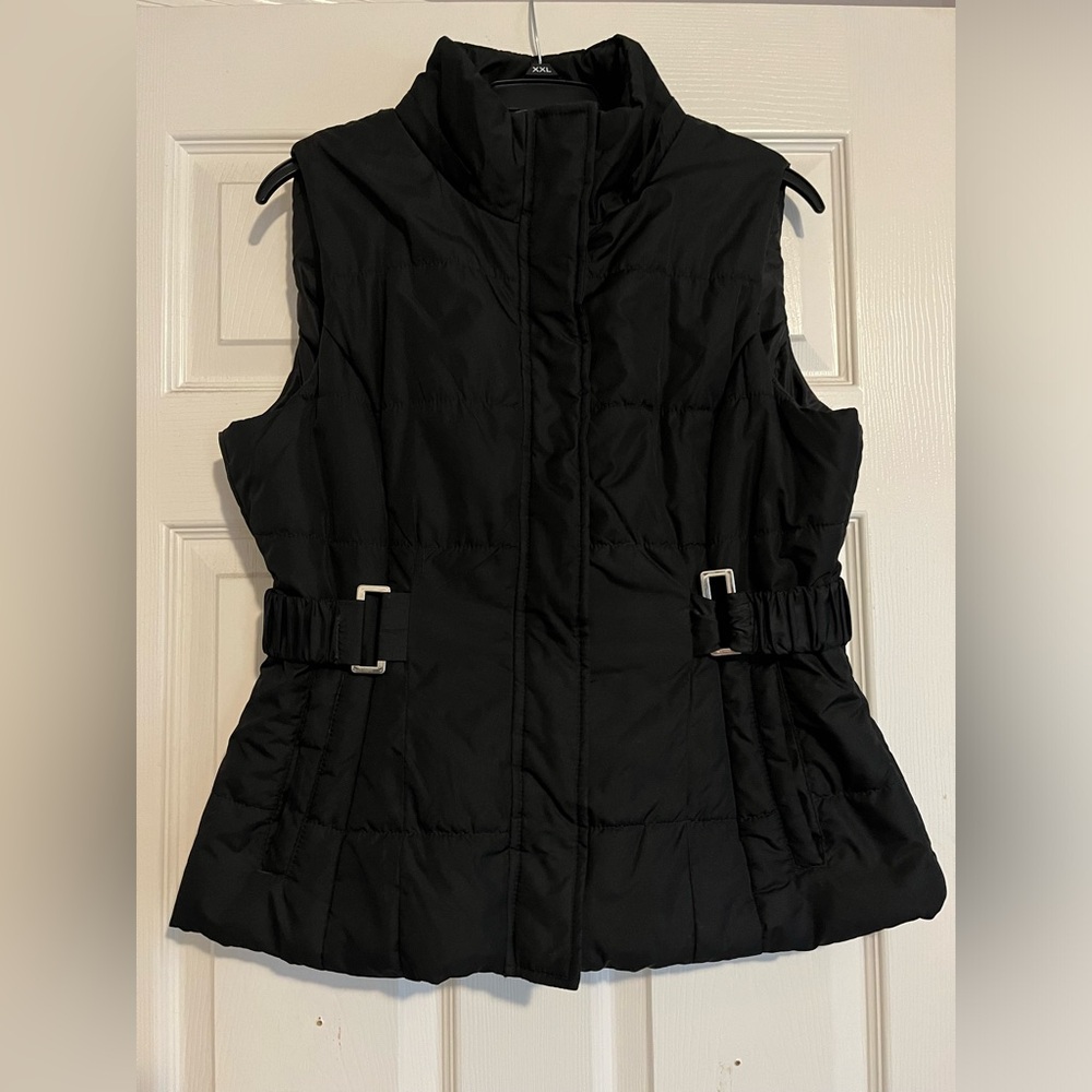 New York and Company black chic vest with pockets